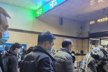 凌晨火车多久开始检票
