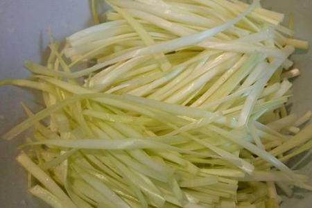 冻百合怎么做芽菜好吃
