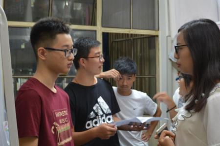 大一新生怎样提前联系学长学姐