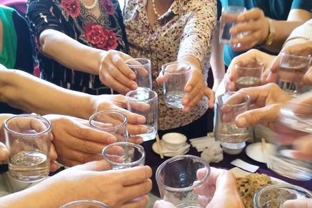 沉醉杯中酒对联