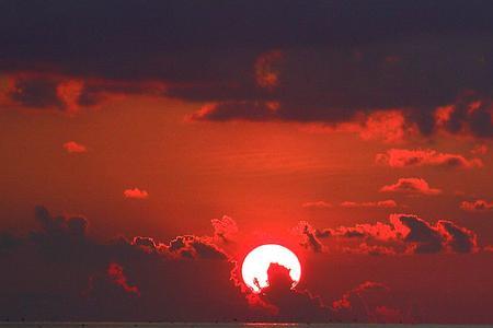 面对夕阳是什么意思