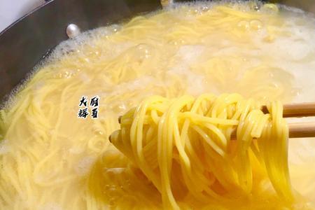玉米面条煮完以后为何会变红