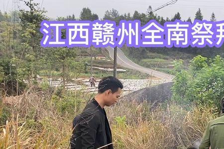 农村祖辈的衣服是怎么样的