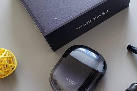 vivotws2e的耳机怎么同时连接两个手机