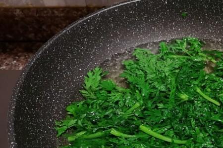 茼蒿要焯水再炒吗