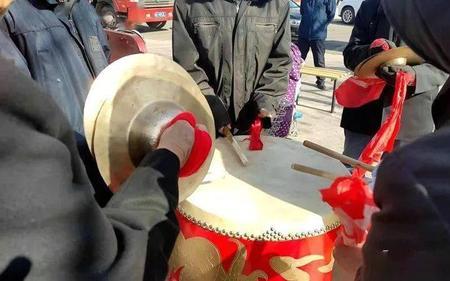 敲鼓扭秧歌算不算扰民