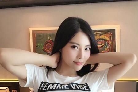 为什么总有女生故意挺胸