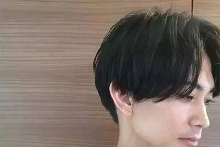 男生刘海向右偏还是向左偏