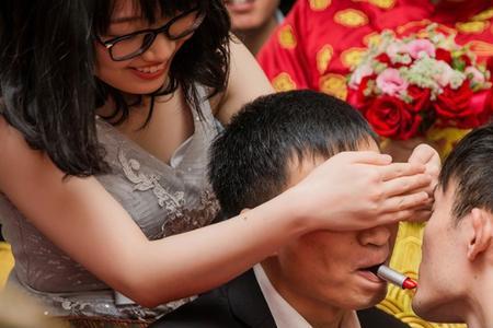 在服丧期能否參加婚宴