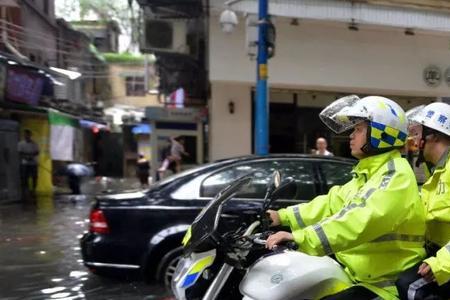 铁骑追车造成事故责任在谁