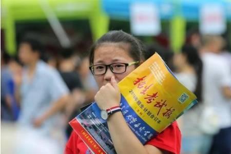 高考复读两年以上的考生有多少