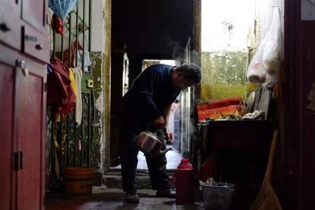 筒子楼胡丽和谁跑了