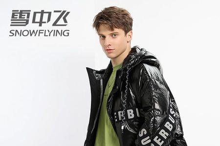 雪中飞羽绒服掉毛严重吗