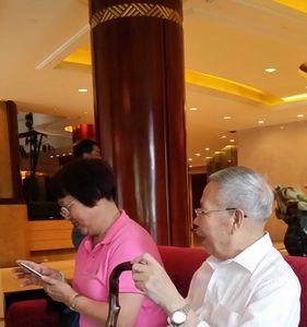 可蔼可亲和和蔼可亲的区别