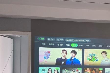 小角度侧投用什么幕布