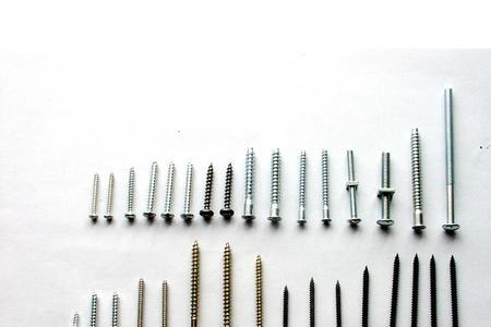 安装线形灯用钉子钉还是用胶粘