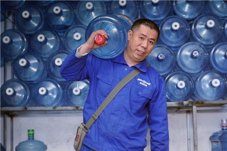 一吨水一个人搬多久
