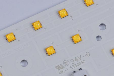 led三色24瓦与单色24瓦数一样吗