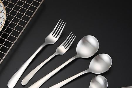 304不锈钢与铝合金哪个餐具好