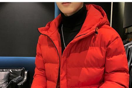 左边红色右边蓝色的衣服品牌