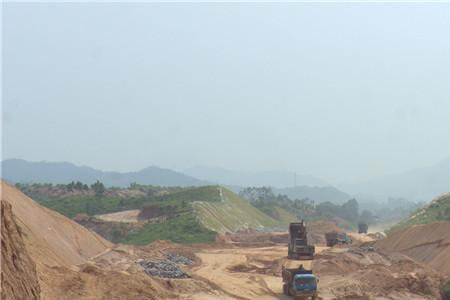 8m填方路基是指8米长还是高