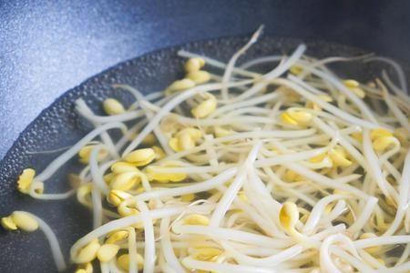 煮熟了黄豆芽可以在冰箱放几天