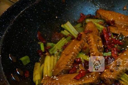 干鸭翅膀要用高压锅压多少根