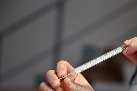 体温计破了碰到手了怎么办