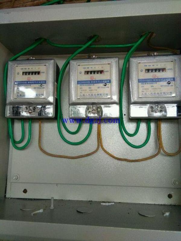 三个电表的串联接法