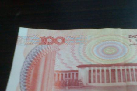 一张100元是多少克