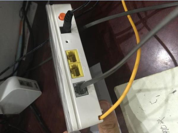 华为路由器如何连接联通光猫