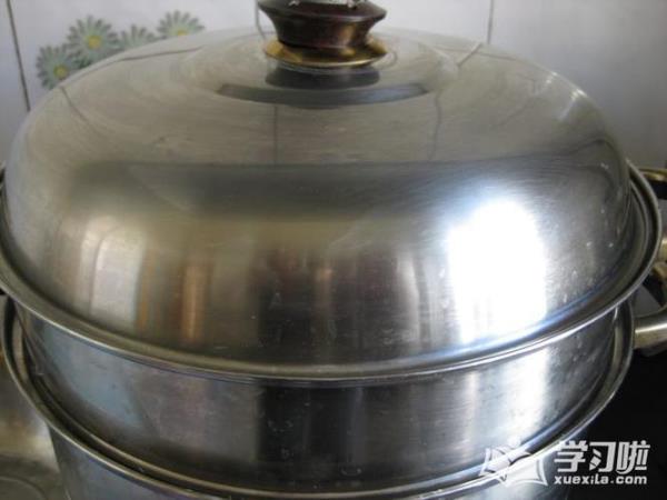 304蒸锅蒸完馒头怎么变黑了