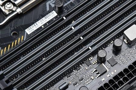 华硕b660主板无法识别机械硬盘