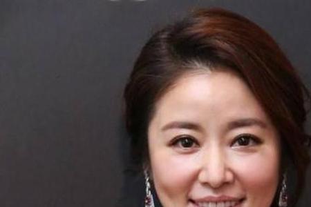 女人酒窝深说明什么