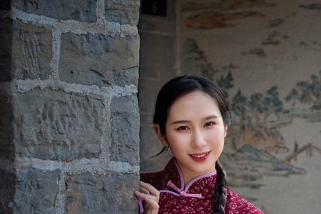小芳笑得什么补充句子