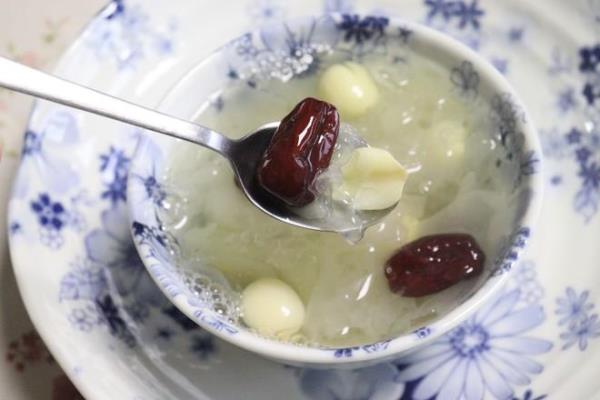 银耳莲子汤正宗做法王刚