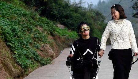 励志毛毛唐辉是怎样受伤的