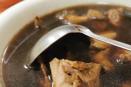 田鸭煲汤的做法
