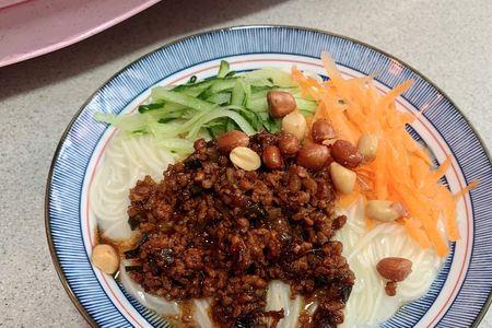 萝卜炸酱面家常做法
