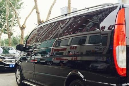 奔驰威霆助力泵漏油