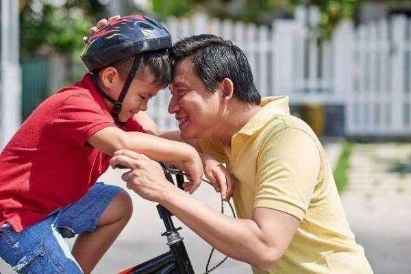 男孩受父亲影响大还是母亲大