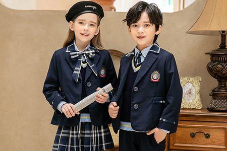 小学三年级校服怎么穿秋季
