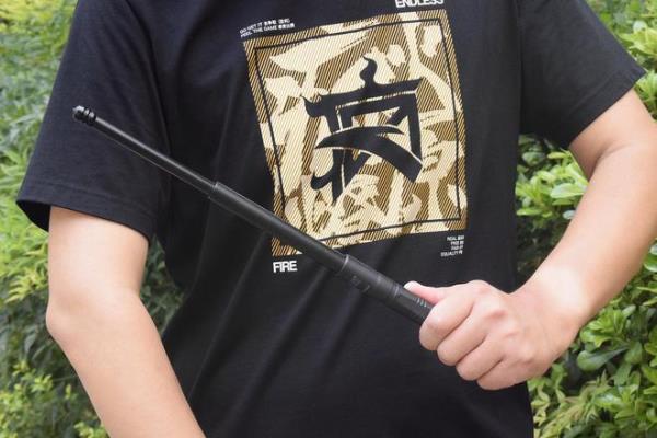 甩棍缩不回来是什么原因