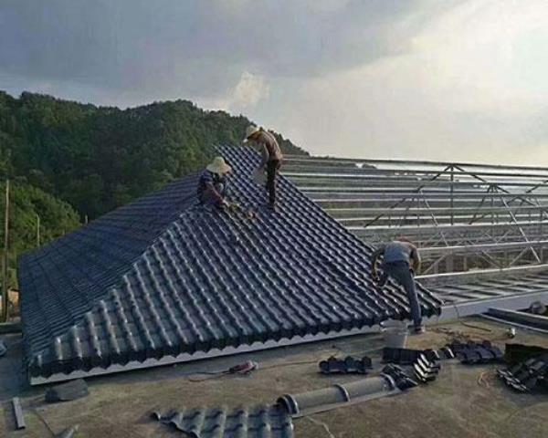 楼顶搭树脂瓦怎么吊天花