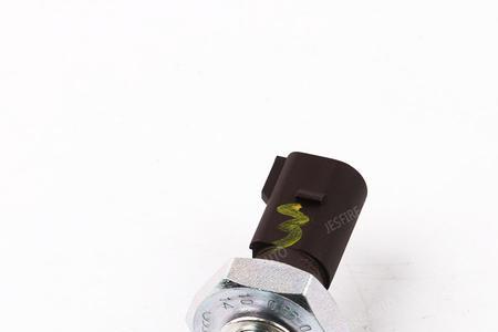 奥迪25机油压力降低开关功能失效