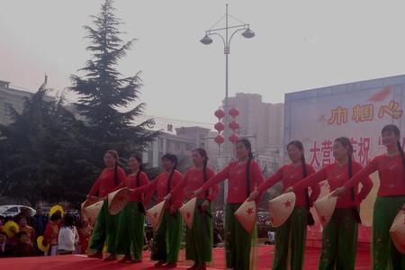 广场舞清清的河水像什么比喻句