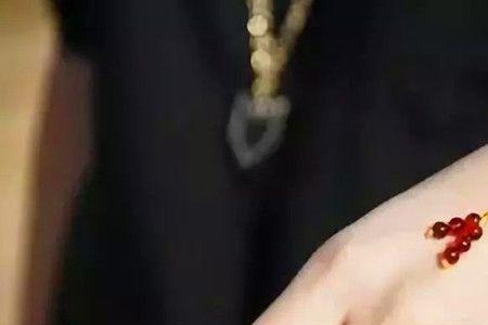 手珠男人是戴左手还是右手