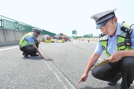 刹车一米痕迹跑多快