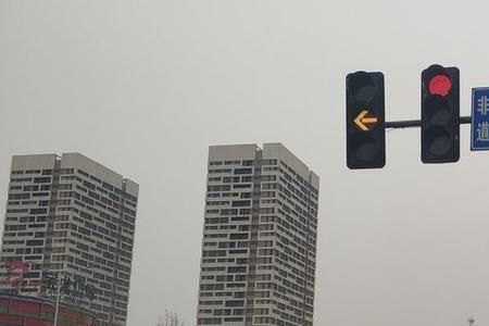 宿迁夜间直行通过路口用什么灯