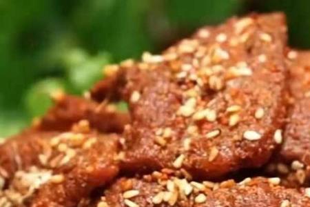 五花肉灌饼的做法